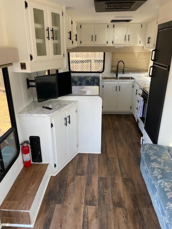 Rv2 Stunning Rv Private Netflix Freeparking Hotel Moreno Valley Kültér fotó