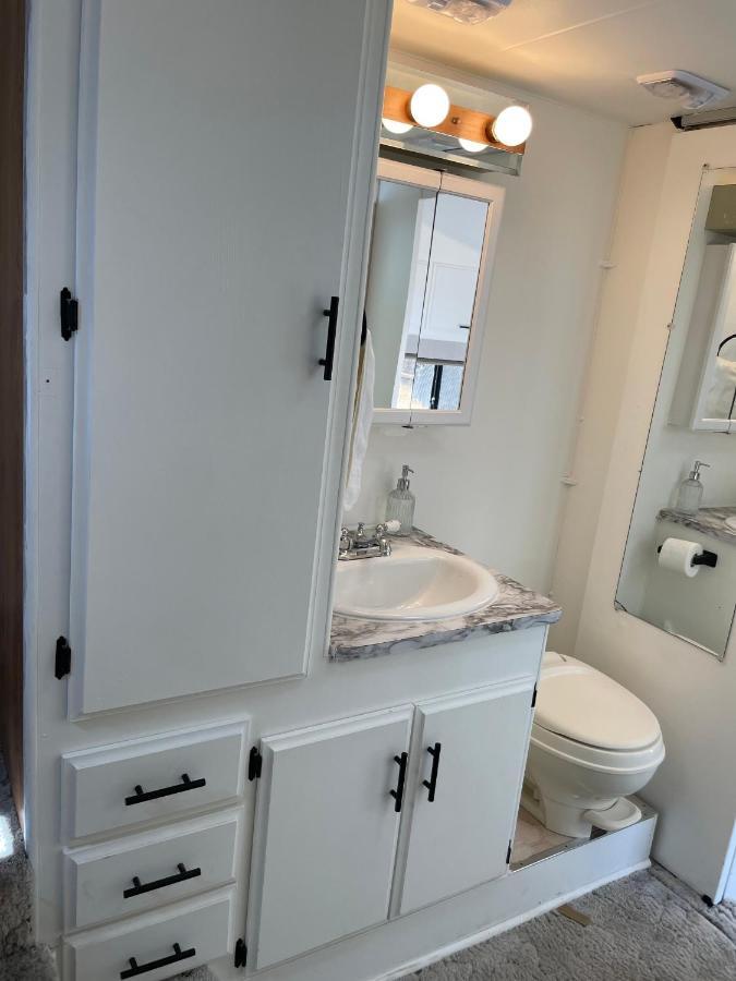 Rv2 Stunning Rv Private Netflix Freeparking Hotel Moreno Valley Kültér fotó